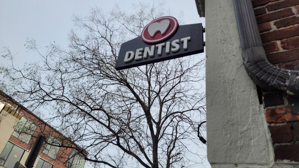 Dentist without insurance Houston